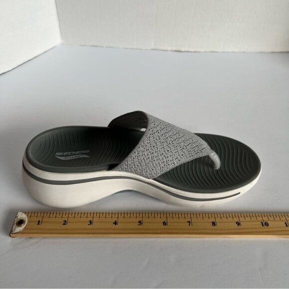 Sketchers - Go walk Arch Fit Weekender Toe Thong Sandal - Gray. Size: 8 US. NWT - Picture 13 of 16